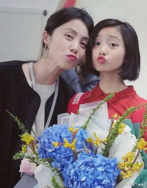 黄磊女儿近照曝光,14岁长成翻版孙莉,与何炅同框名媛气质绝了