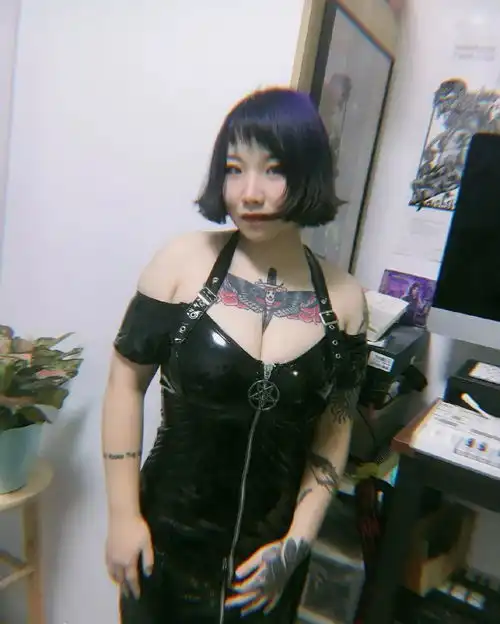 我抽烟纹身染绿毛,过年回家如何装成贴心小棉袄丨我妈说我有病026