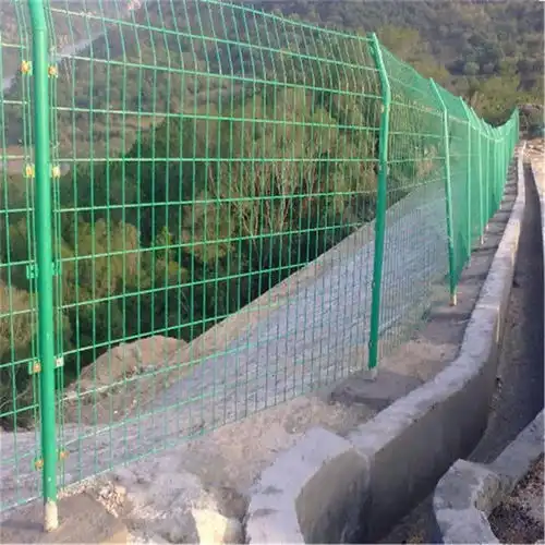 1.8米高河渠防护网双边丝护栏网一套价格-黄页88网