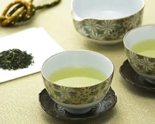 你是谁的茶,在等哪杯水