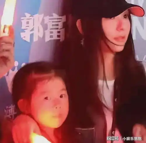 方媛带俩女儿看郭富城演唱会,无遮挡任人拍照6岁大女儿超漂亮