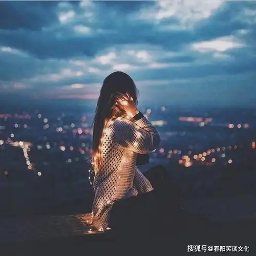 一个人夜晚想哭的伤感说说,看得人心里阵阵疼痛