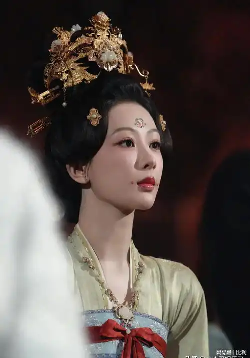 虞书欣镜头下的明星,赵丽颖故事感,张凌赫温柔,肖战任嘉伦宋佳
