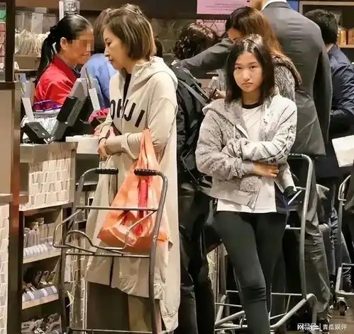 张家辉携妻女亮相,女儿长得和爸爸一模一样