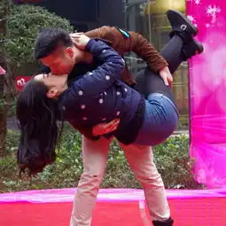 双十一接吻大赛图片,各式接吻姿势齐上阵,你用过那招