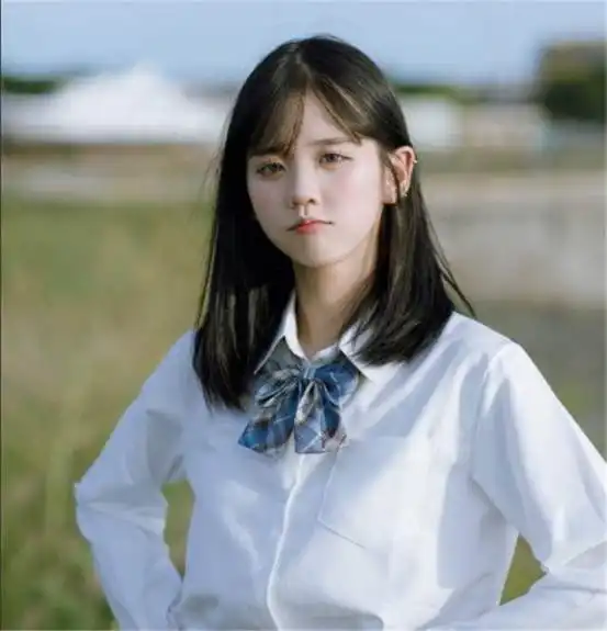 井川里予晒出童年照,堪比等比例放大,整容传言不攻自破