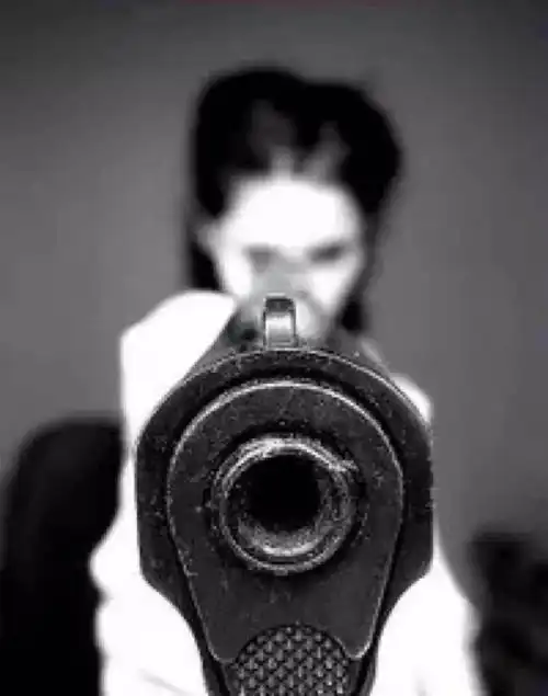 你从背后开枪打了我,我依然相信是枪走了火深度好文
