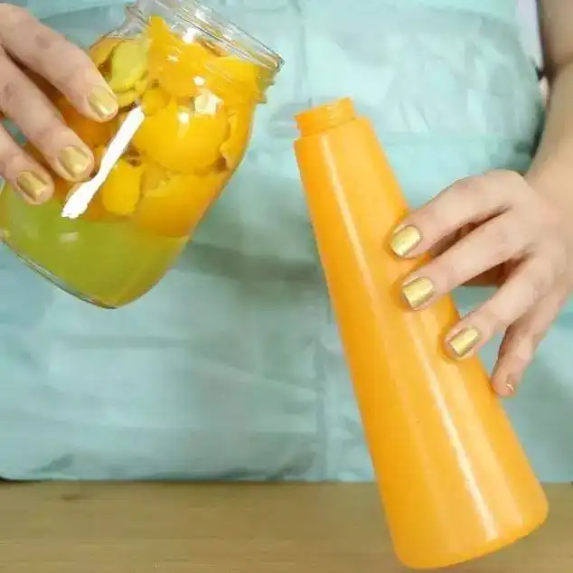 她把橘子皮点燃,结果神奇的一幕发生了
