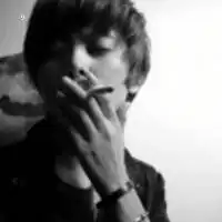 超酷的拿着烟的男生头像