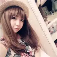 非主流可爱女生卷发图片