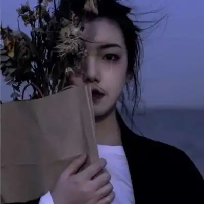 网易云热评那年夏天,那年夏天很热,我转学转到了他的城市和他的班级