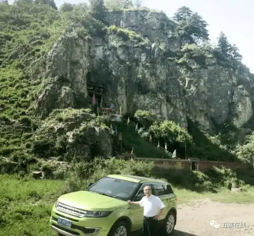 行走在华北最大亚高山草甸上