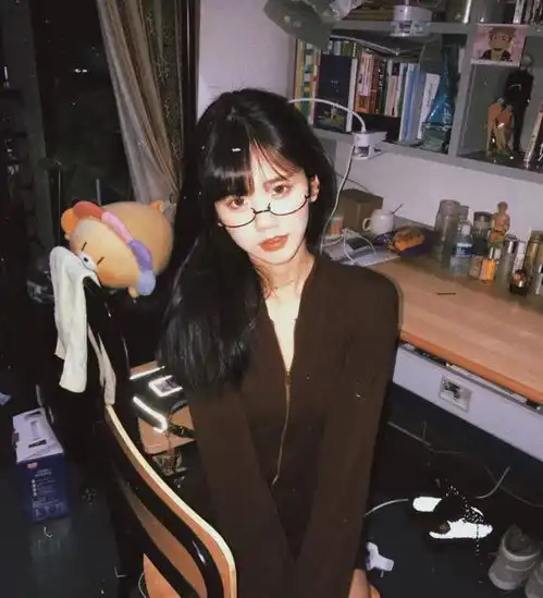 网红井川里予生图曝光,素颜与精修美照判若两人,网友大称被欺骗