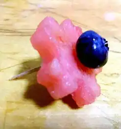 把水果做进花篮里,好吃又好看,孩子爱吃的不得了