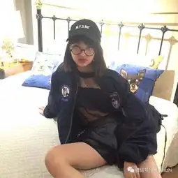 时尚下一个eason老婆14岁就进入dior秀场霓虹00后丑姑娘凭一张性冷淡男人脸红爆ins
