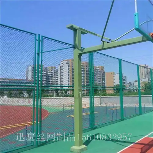 笼式足球场围栏网安装a3米4高体育围栏a球场防护网价格-黄页88网