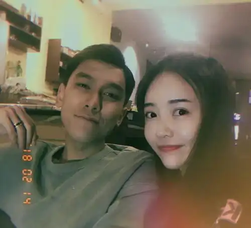 百万粉网红生子同时宣布离婚独自抚养两娃,断9年情复婚又分开