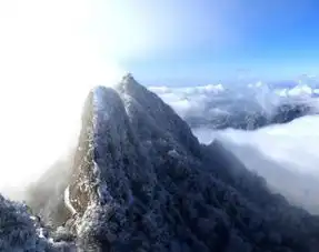 老君山雪后初晴蓝天白云辉映自由呼吸