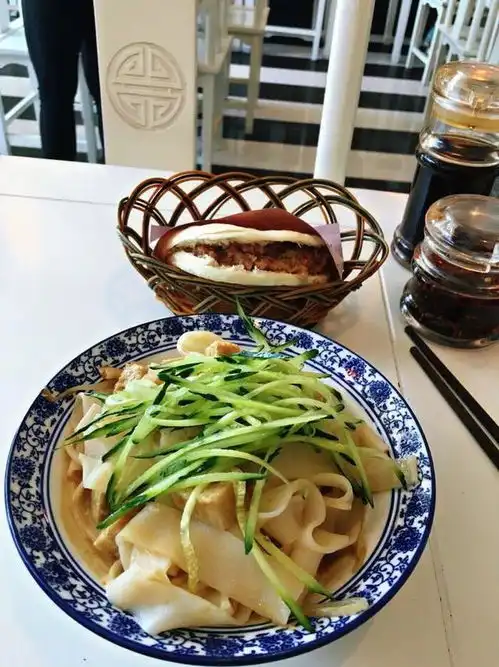 第一次见这么搞笑的人美食吃了,菜名也看了,却不懂怎么说吃啥
