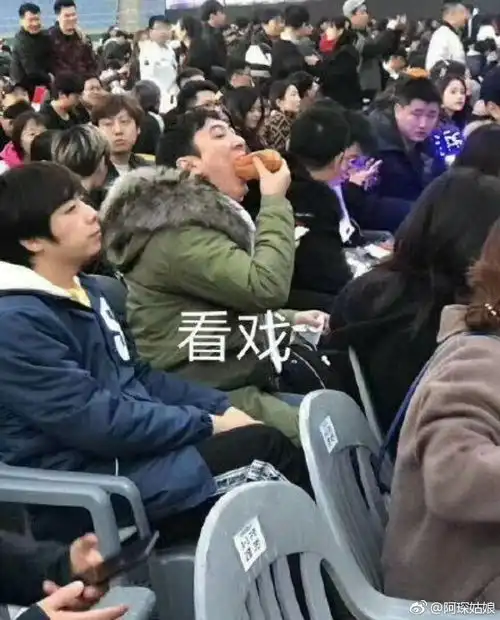 ig喜提s8冠军但更抢镜的是王思聪,网友校长也太可爱了吧