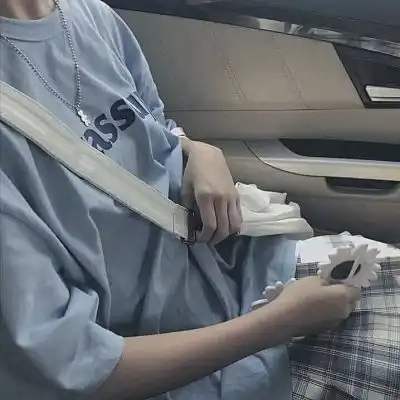 黑暗中有一束光被称为救赎女生头像我要个性网