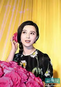 范冰冰手拿玫瑰闻花香戴花失败露尴尬笑容图