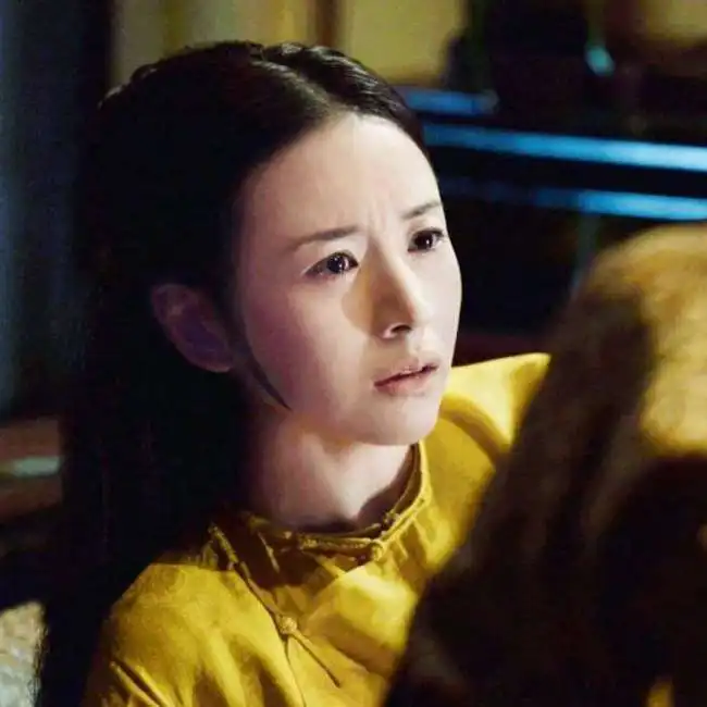 两任富察皇后崩逝,秦岚版太过白莲花,董洁才演出了皇后威仪