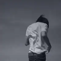 伴我久还是掉头走,