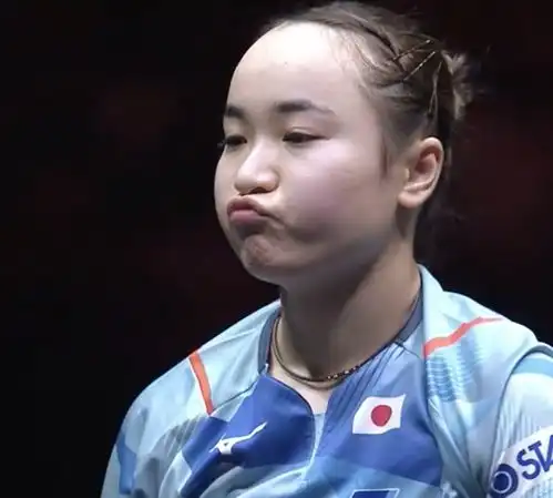 国乒小魔王上线孙颖莎8连胜伊藤美诚后者黑脸快被打哭了
