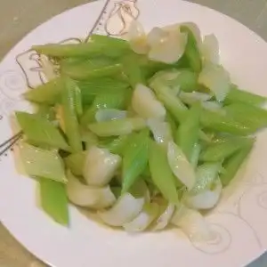 秋季养生菜西芹百合