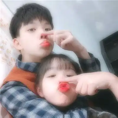 可爱情侣头像双人两张卖萌一左一右一张两个人