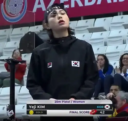 进军娱乐圈因冷酷脸一夜走红韩国女运动员签约娱乐公司