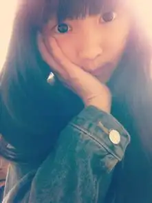 谁可以给我发几张同一人的大概14岁左右的女孩照片一定要mm