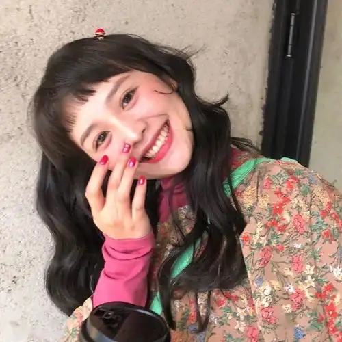 头像我每天都坚持做仰卧起坐晚上一个仰卧早上一个起坐