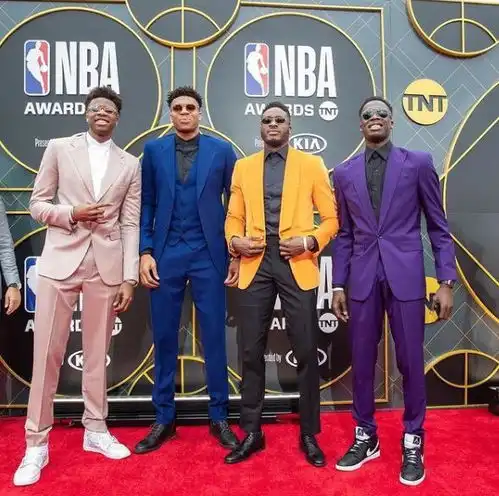 扬尼斯二次扎心弟弟女友颜值完压哥哥,字母弟还率先在nba夺冠