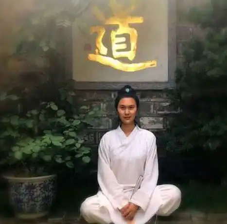她是中国最美的女道士,因为算命先生的一句话,卖房建道观出家