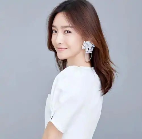 明明只相差几岁,却在剧中演母女,她们不尴尬吗
