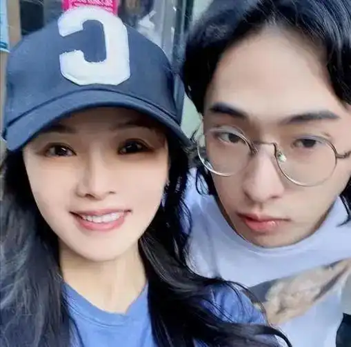 伊能静说我不会在秦昊面前换衣服,也不会在他面前上厕所