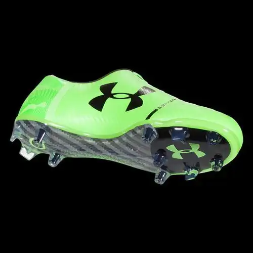 活力之春underarmour为旗下足球鞋推出全新配色