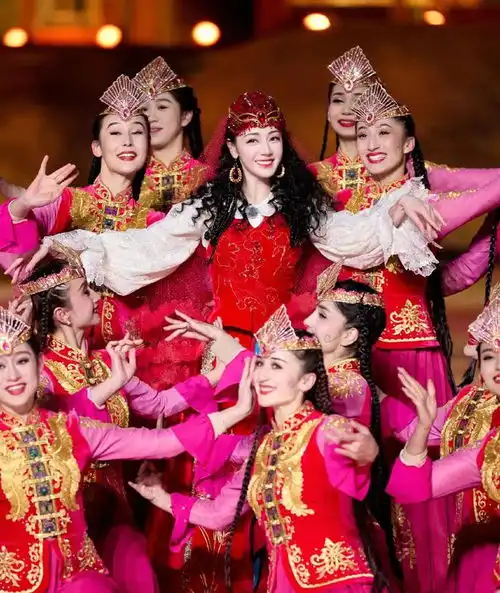 迪丽热巴春晚美图壁纸