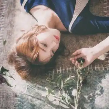 超呆萌可爱女生闺蜜头像一人一张看的是脸图的是钱要的是面子
