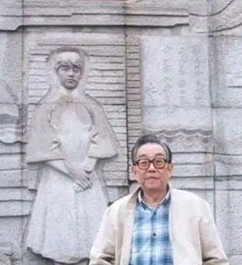 冰心墓碑被亲孙子涂写教子无方,枉为人表传统孝道之悲哀