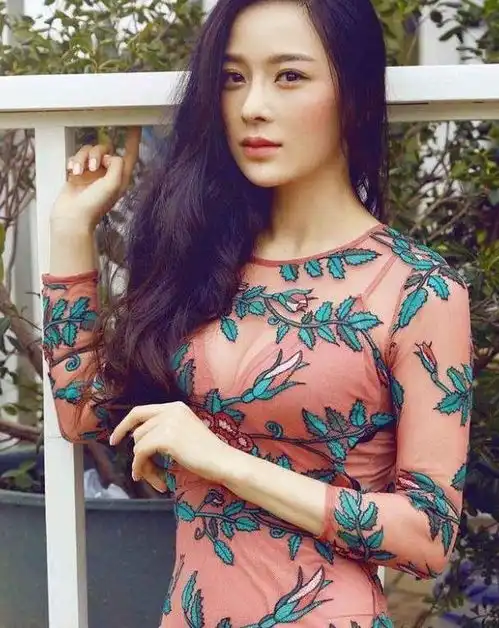 毕业于中戏的她,因出演爱在春天大火,今却淡出了娱乐圈
