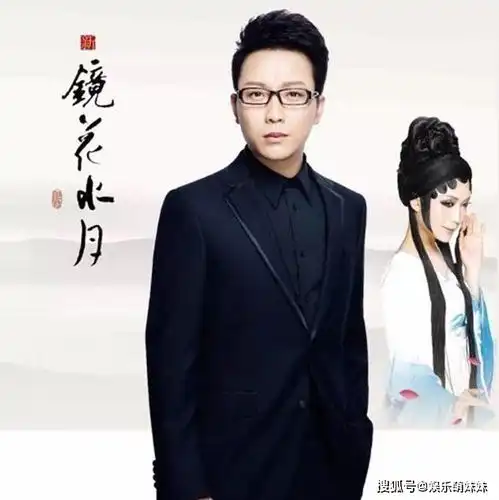 参观李玉刚的工作室装修,里面放着很多旗袍,进门还以为回到古代