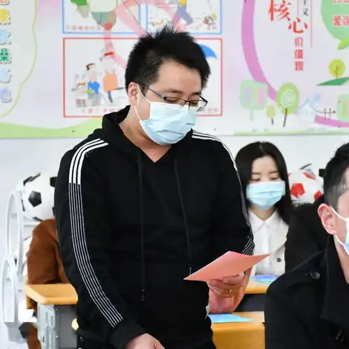 家长会让我们凝成一束光,照亮孩子未来的路