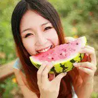 吃西瓜头像唯美夏天吃西瓜唯美好看头像图片