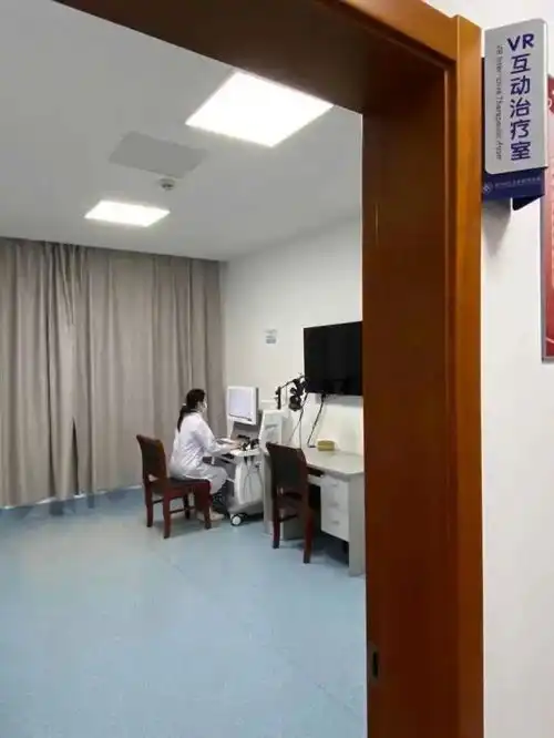 三年级女儿不和女生玩,还站着上厕所爸爸慌了原因令人心疼