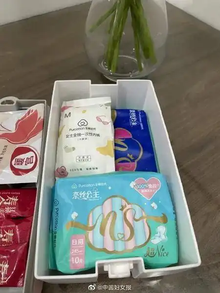 贴心杭州一小学女厕出现月经提示牌
