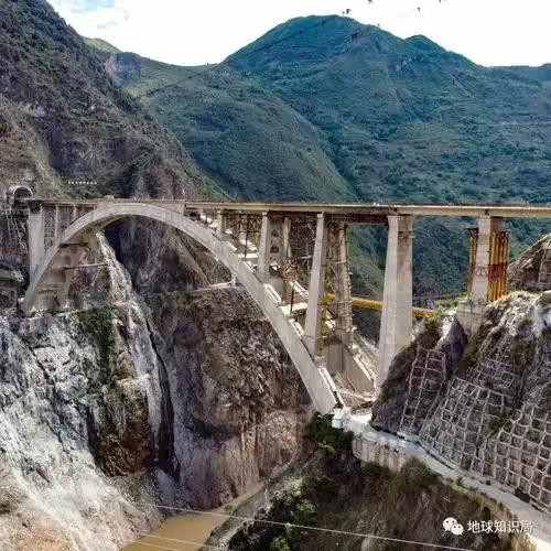 云南发生了一件大事,大瑞铁路大保段正式建成通车