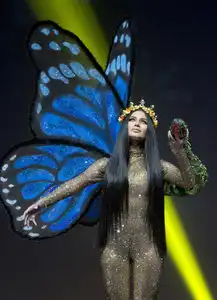 2018环球小姐超狂变装扛庙宇走秀还扮美少女战士